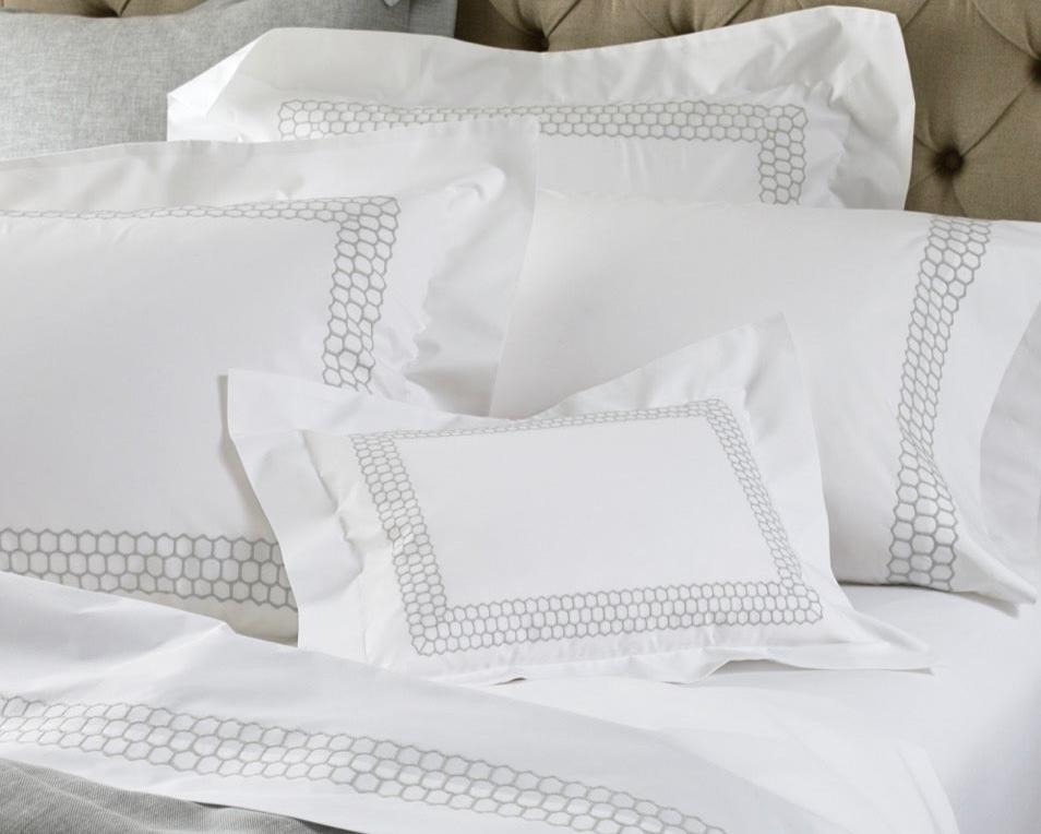 Image of Matouk Liana bedding.