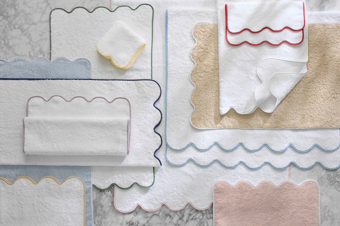 Photo of the Cairo | Scalloped Tub Mat ensemble.