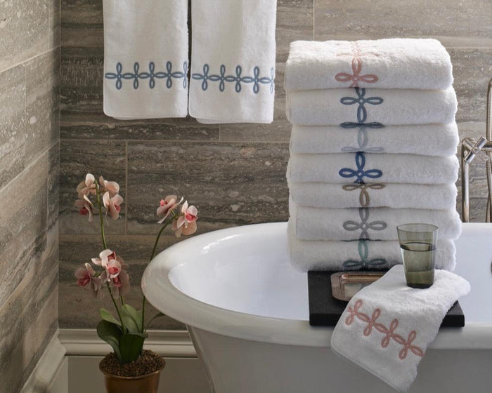 Photo of the Gordian Knot Towel | Wash Cloth ensemble.