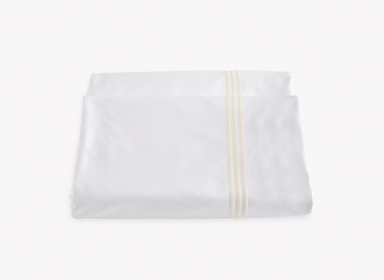 Image of Matouk Bel Tempo duvet in color ivory.