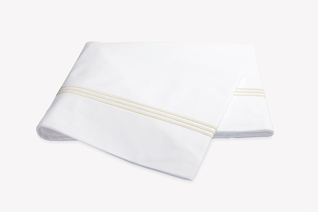 Image of Matouk Bel Tempo flat sheet in color ivory.