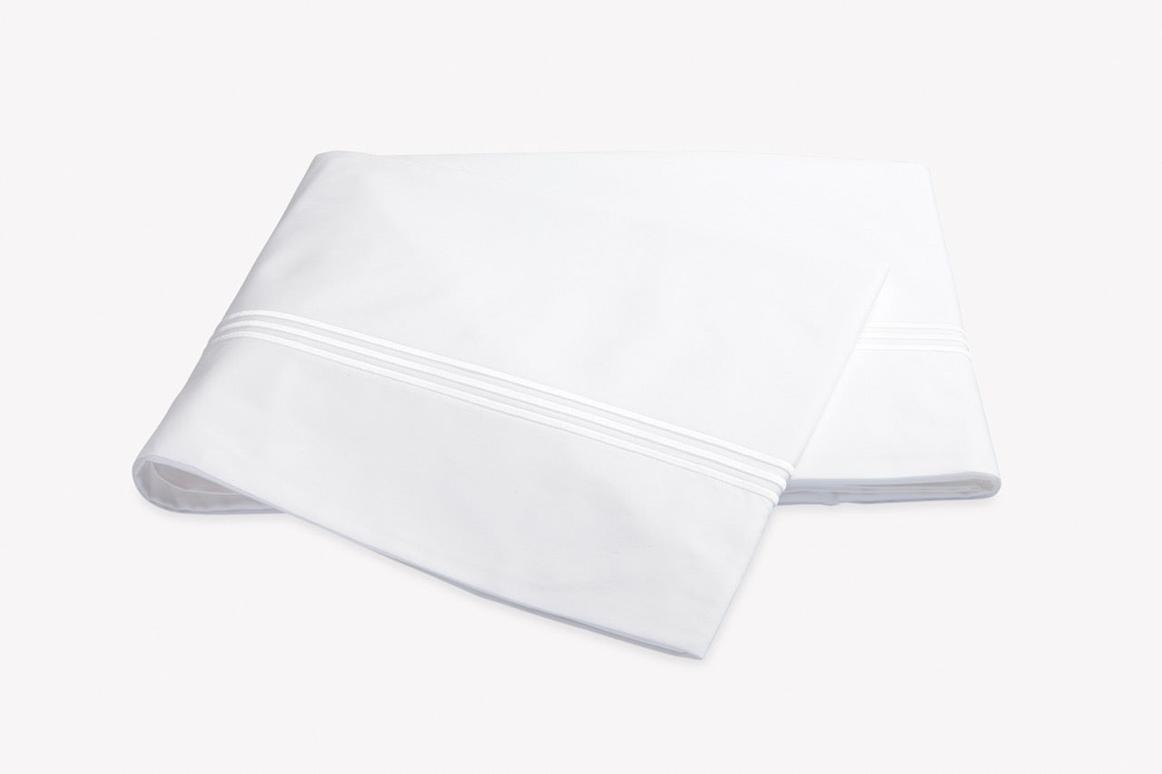 Image of Matouk Bel Tempo flat sheet in color white.