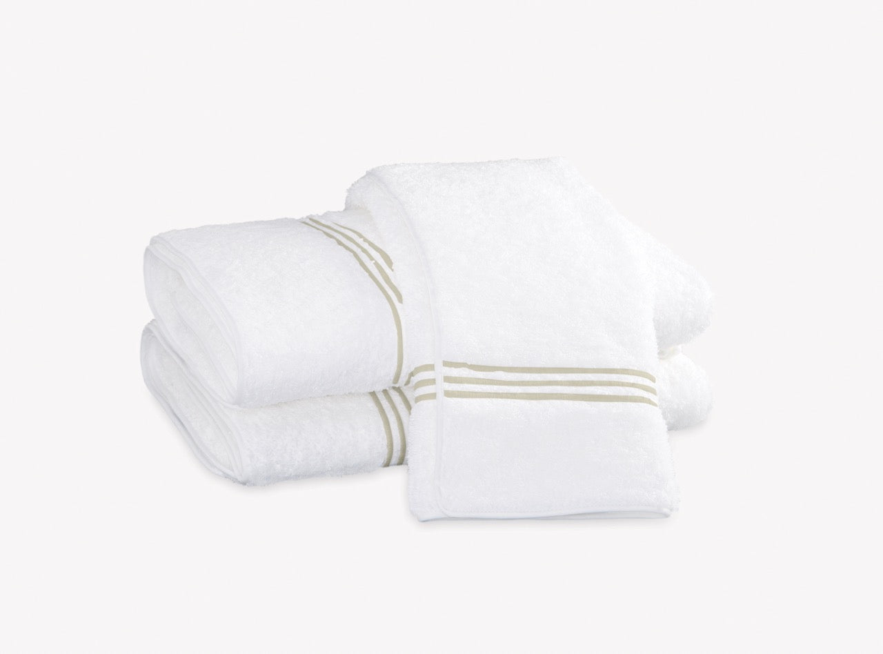 Image of Matouk Bel Tempo towels in color almond.