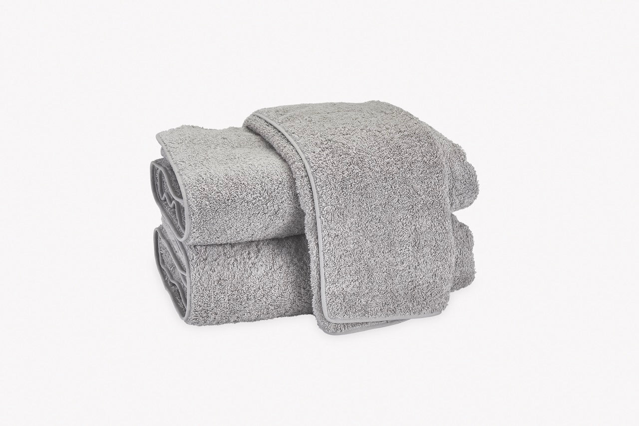 Image of Matouk Cairo Straight towels in color pearl pearl.