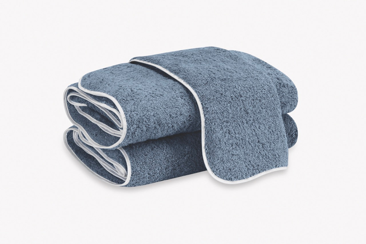 Image of Matouk Cairo Wave towels in color sea white.