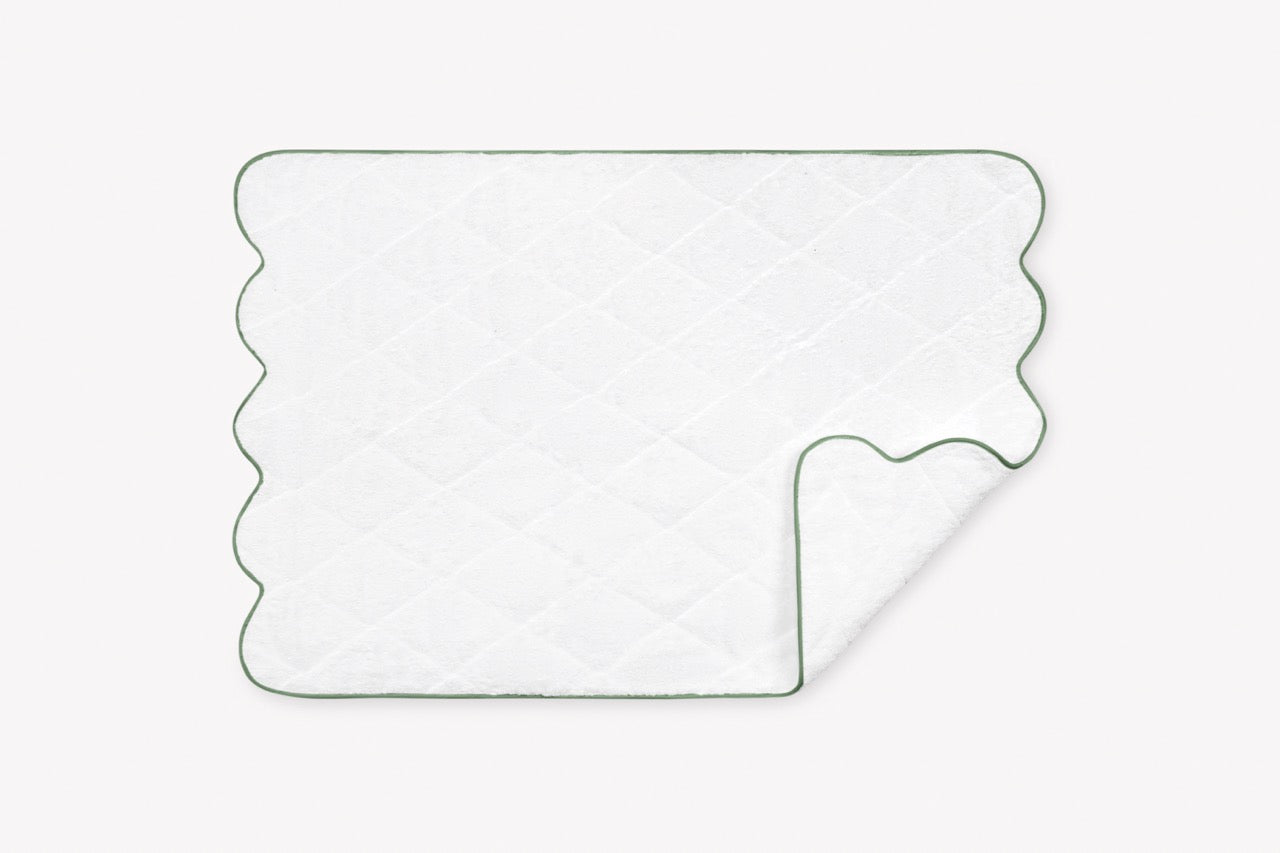 Image of Matouk Cairo scallop quilted tub mat in color palm.