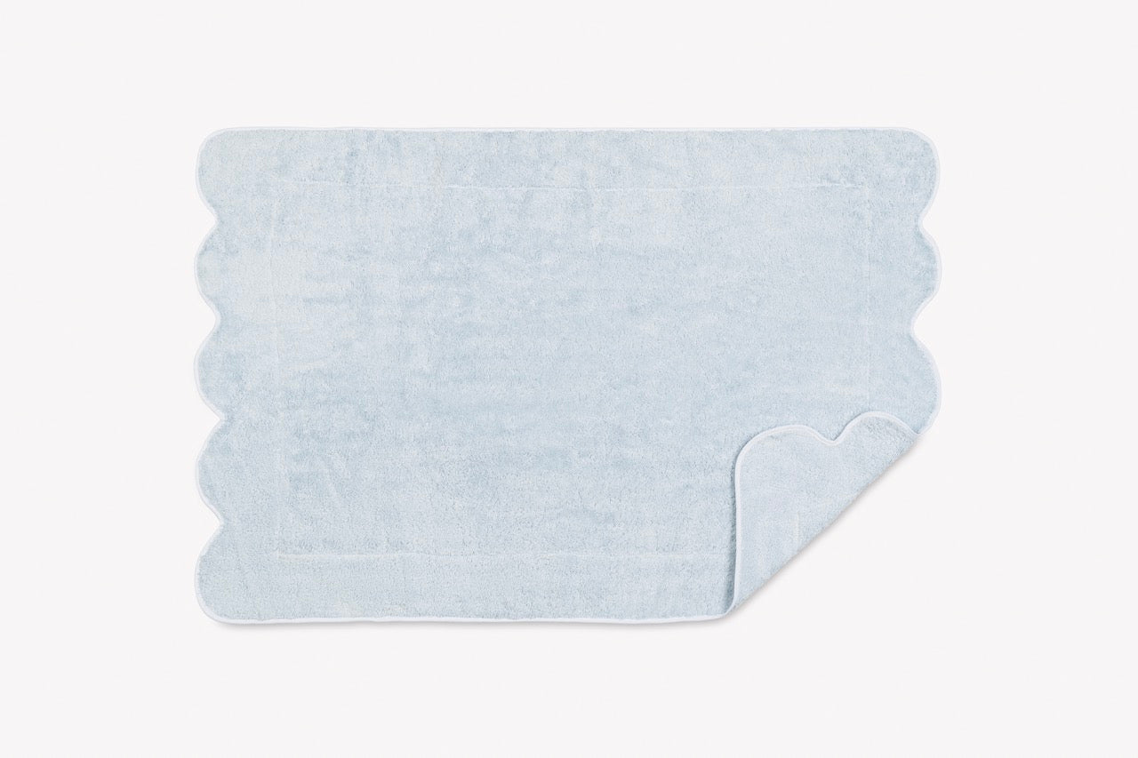 Image of Matouk Cairo scallop tub mat in color light blue white.