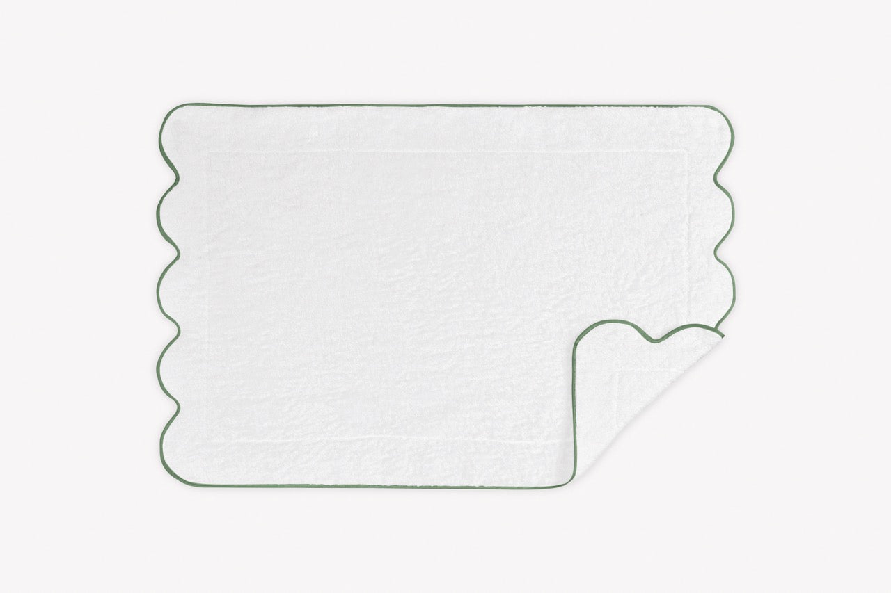 Image of Matouk Cairo scallop tub mat in color palm.