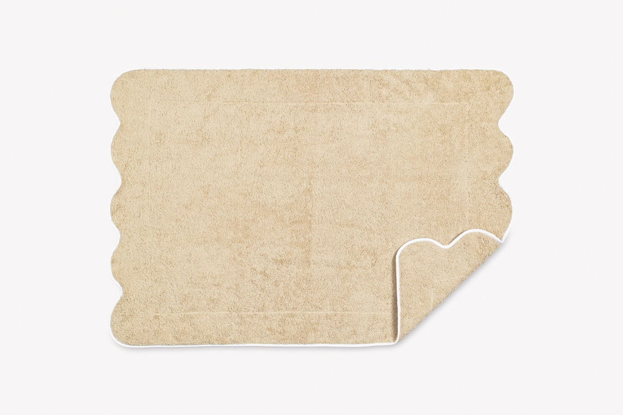 Image of Matouk Cairo scallop tub mat in color sand white.