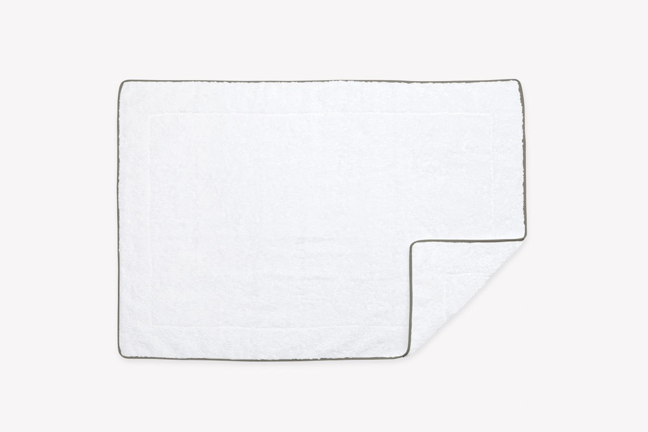 Image of Matouk Cairo straight tub mat in color white smokegrey.