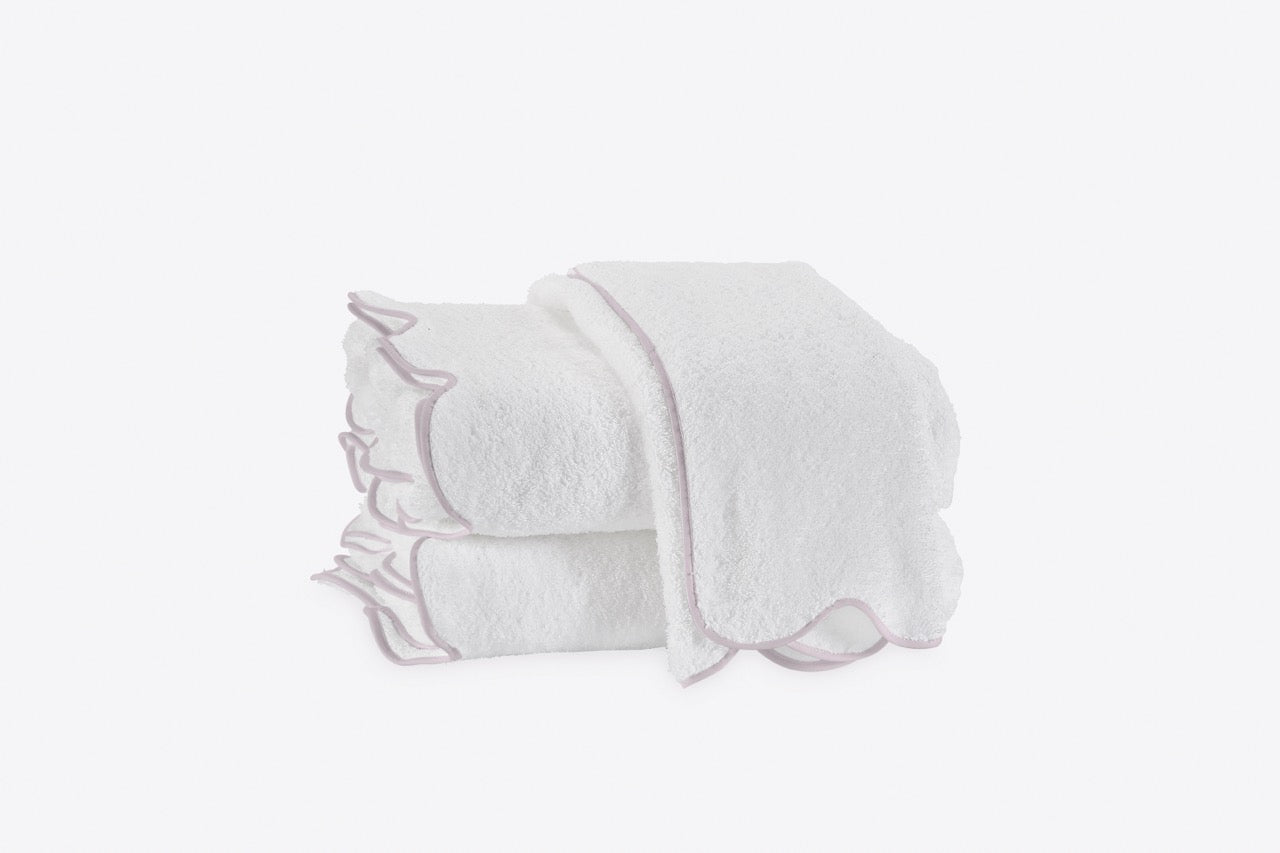 Image of Matouk Cairo Scallop towels in color Lilac.