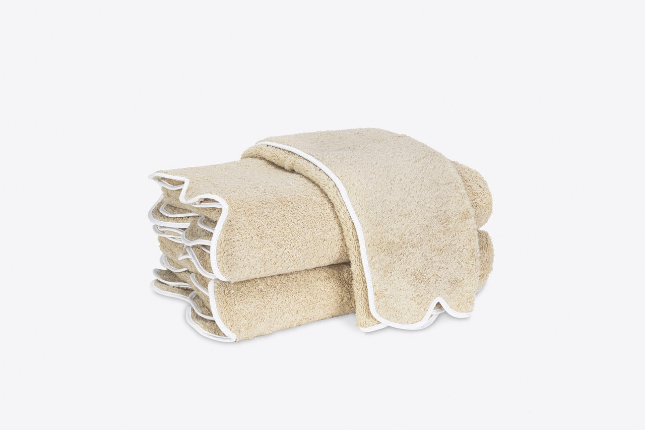 Image of Matouk Cairo Scallop towels in color Sand white.