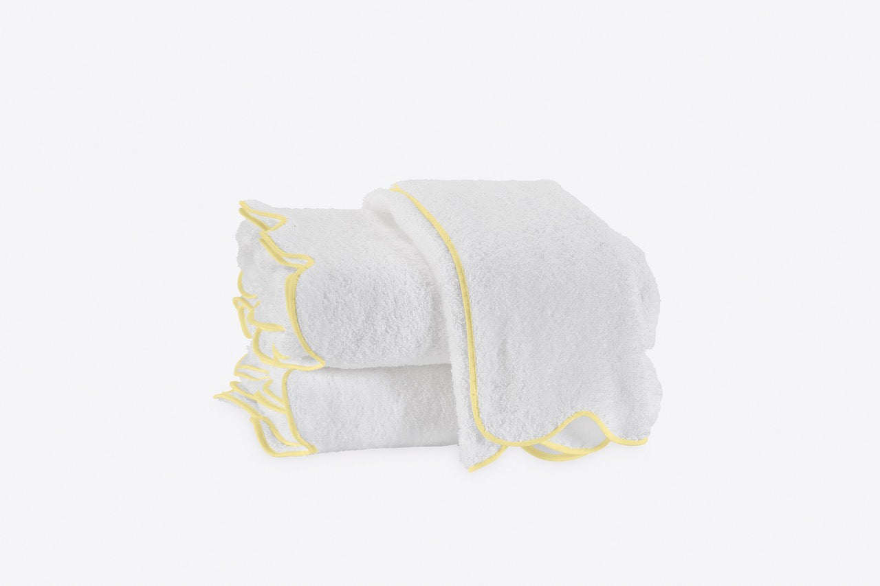 Image of Matouk Cairo Scallop towels in color Yellow.