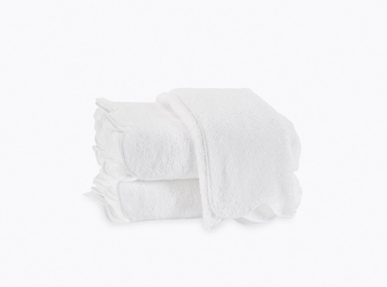 Image of Matouk Cairo towels in color scallop white.