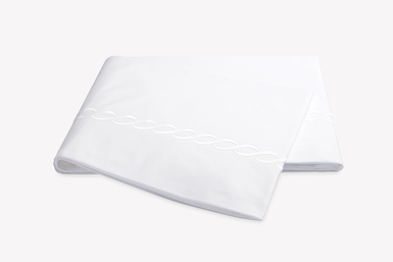 Image of Matouk Classic Chain flat sheet in color white.