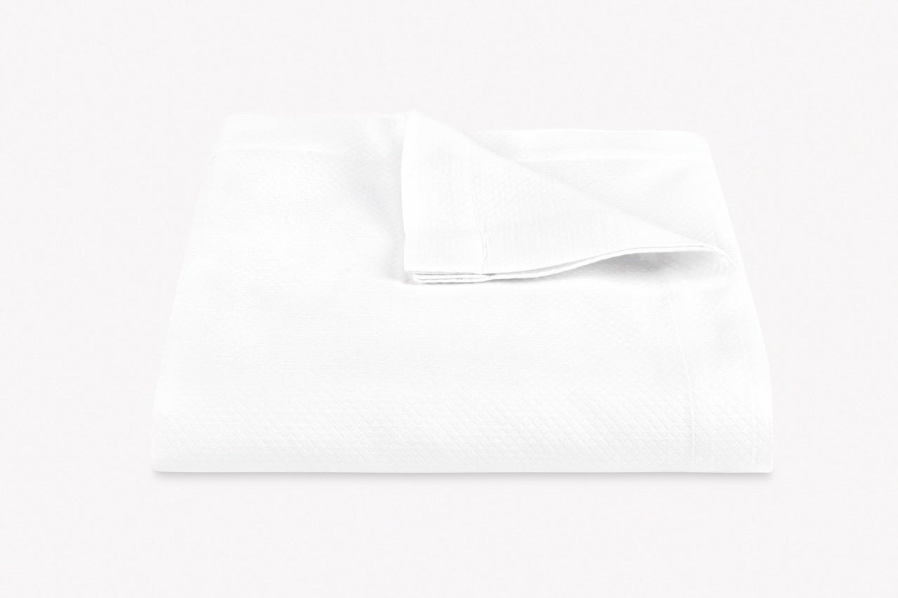 Image of Matouk Elliot coverlet in color white.