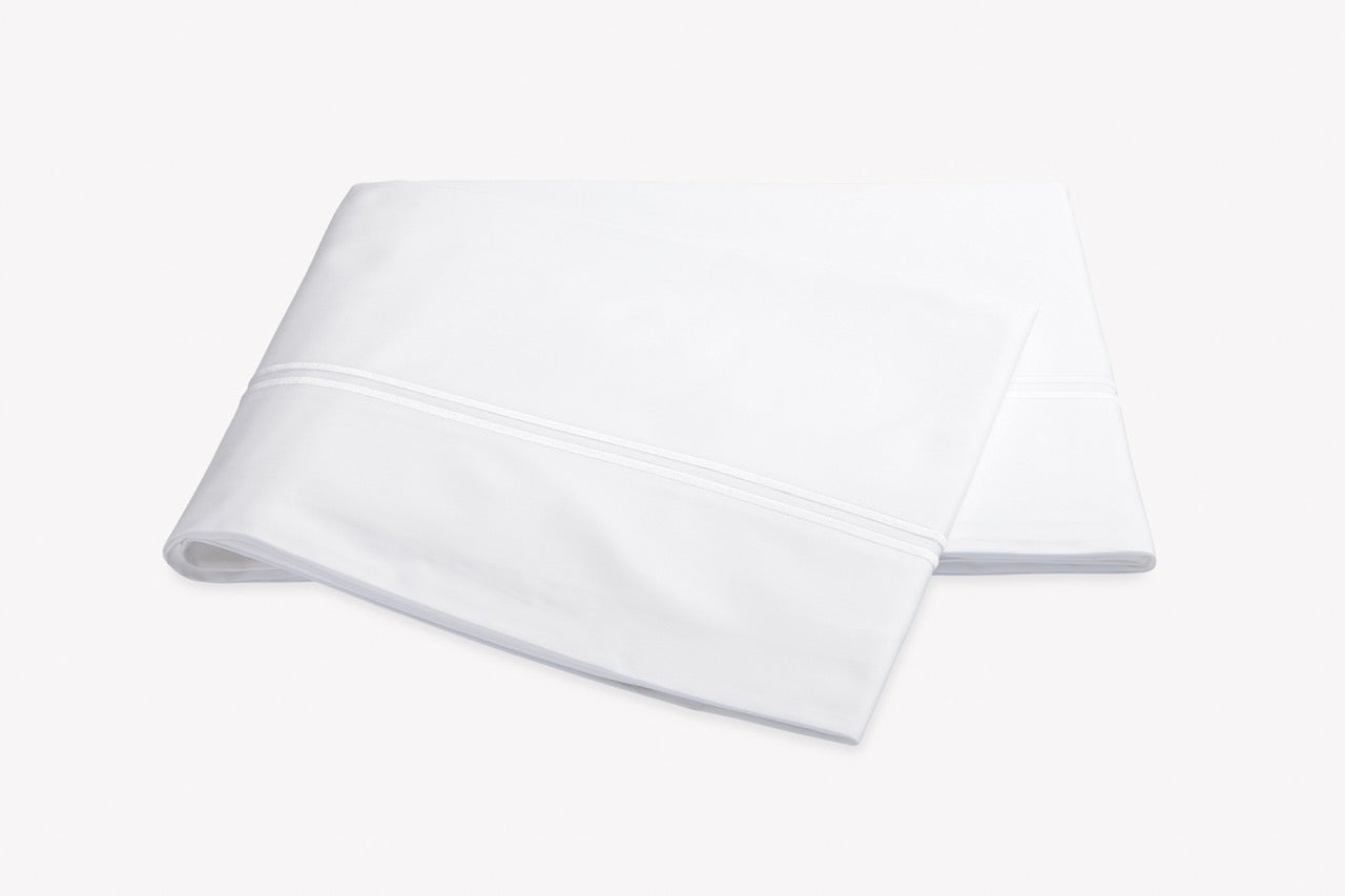 Image of Matouk Essex flat sheet in color white.