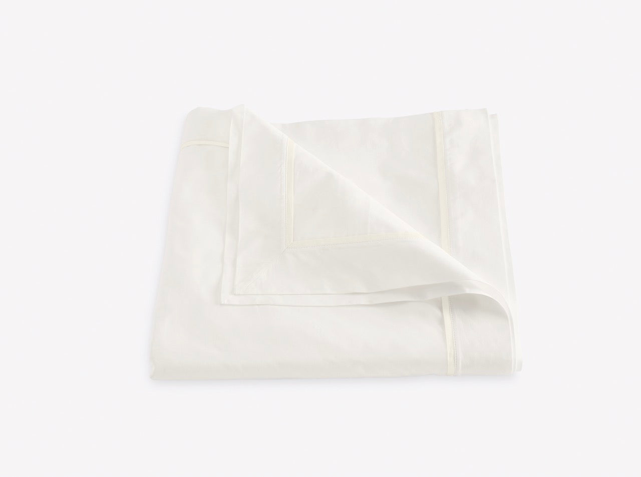 Image of Matouk Gatsby duvet in color ivory ivory.