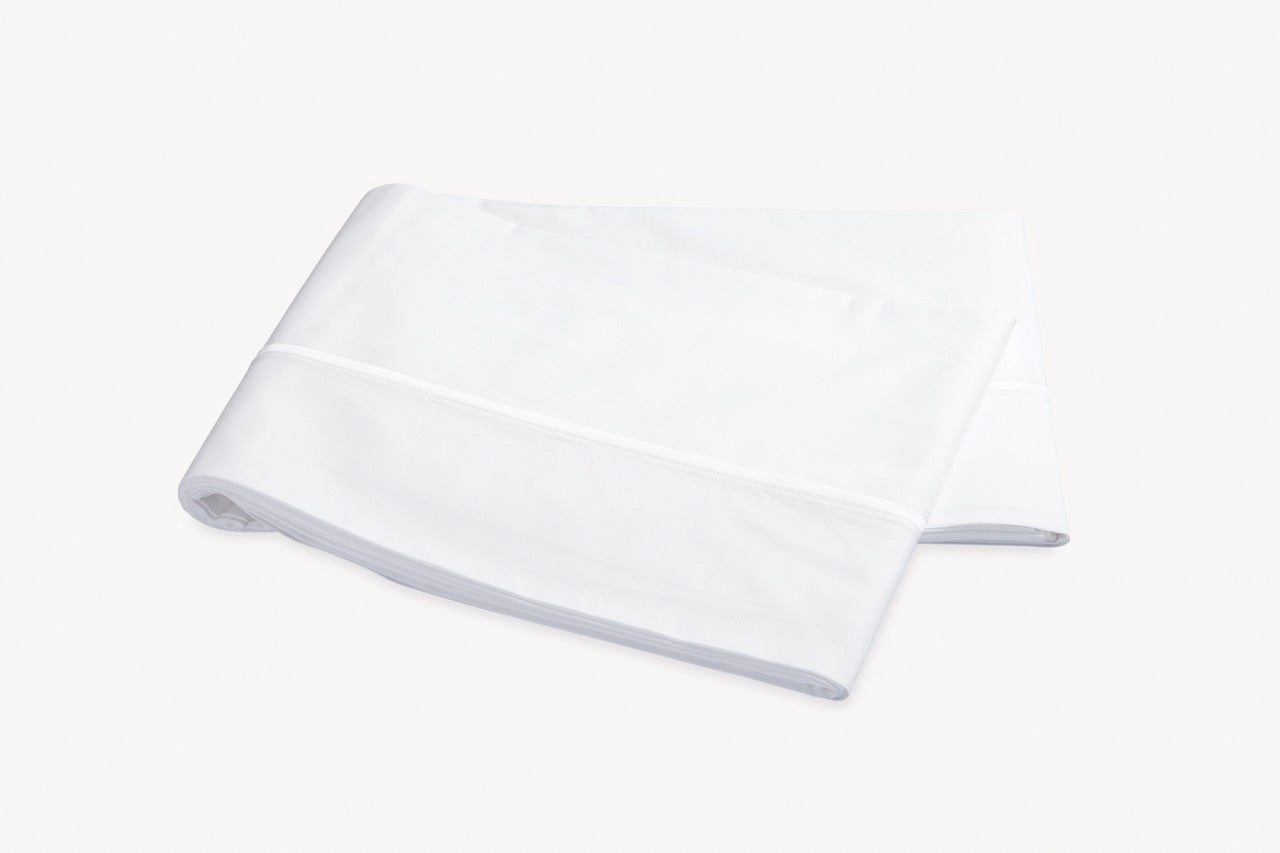 Image of Matouk Gatsby flat sheet in color white.