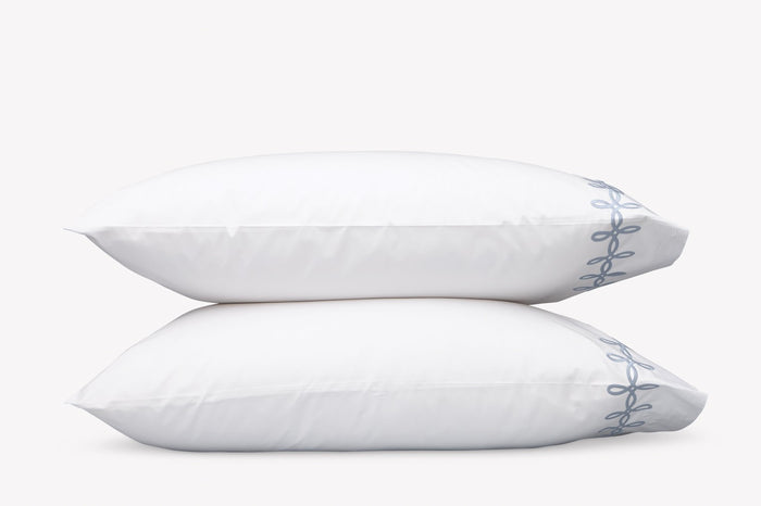 Photo of the Gordian Knot | Pillowcase, Pair ensemble.