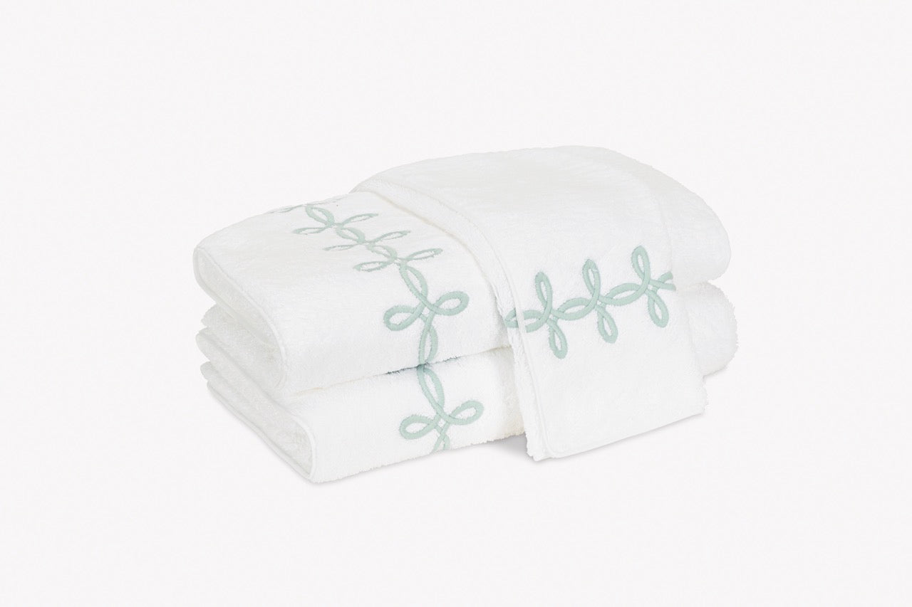 Image of Matouk Gordian Knot towels in color jade.