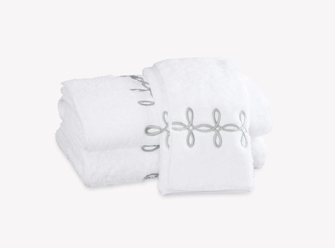 Image of Matouk Gordian Knot towels in color silver.