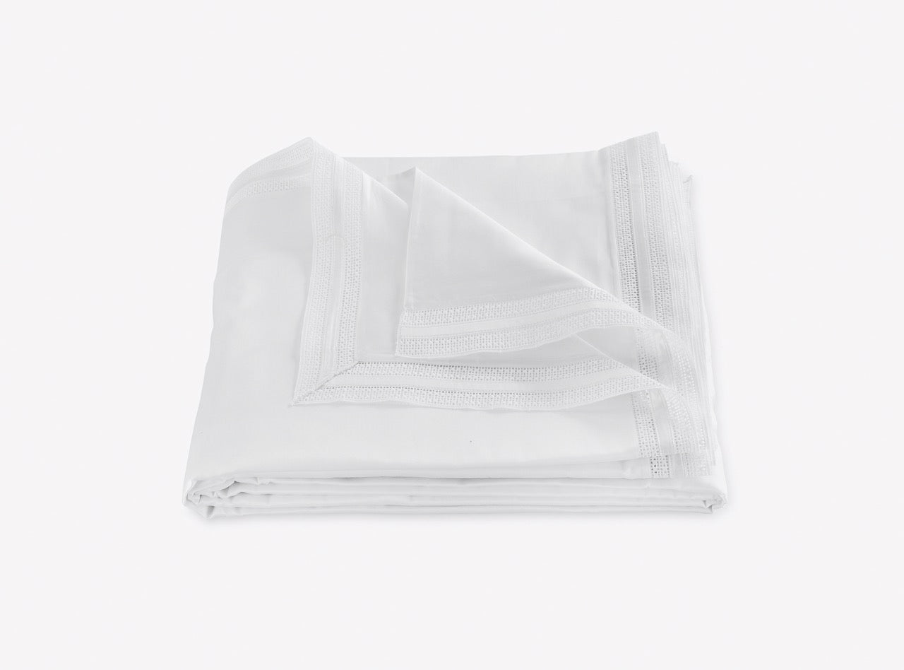 Image of Matouk Grace duvet in color white.