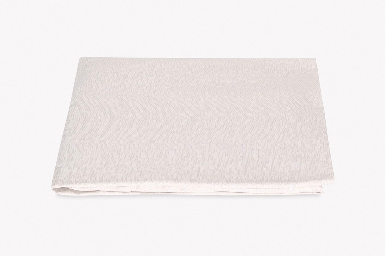 Image of Matouk Jasper fitted sheet in color pink.