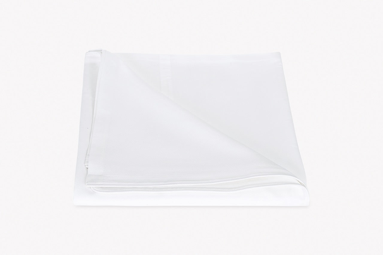 Image of Matouk Louise pique duvet in color white.