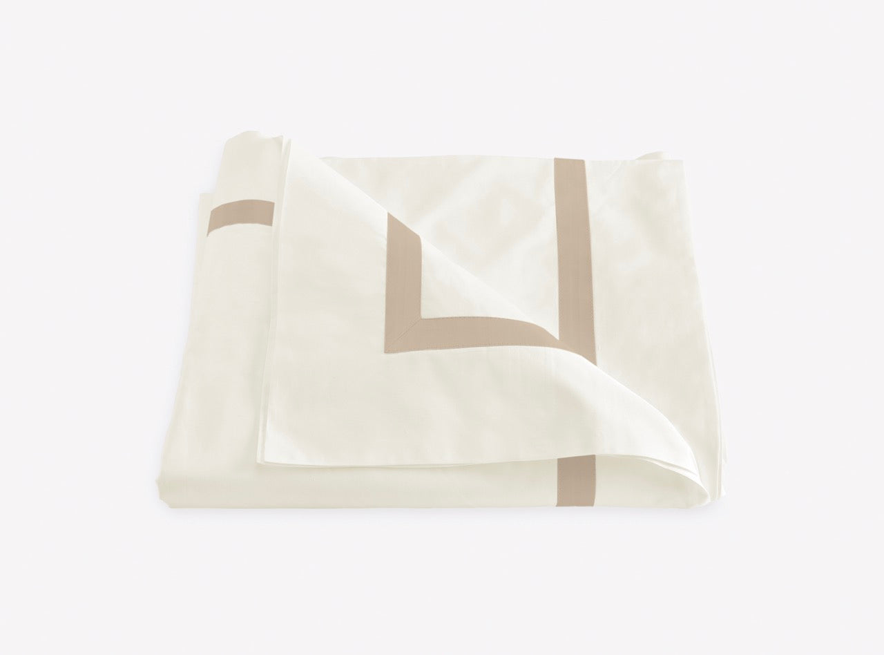 Image of Matouk Lowell duvet in color ivory champagne.