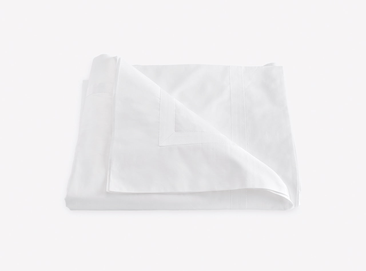 Image of Matouk Lowell duvet in color white.