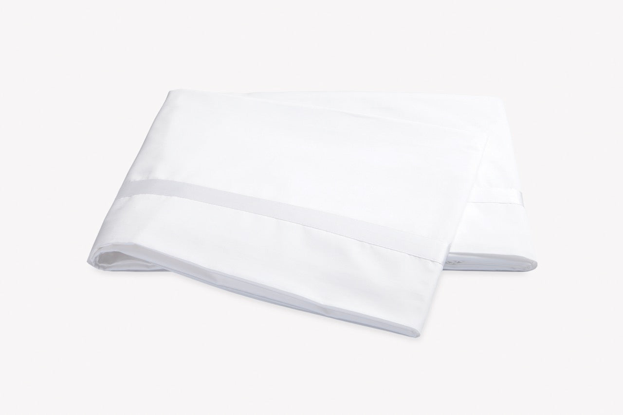 Image of Matouk Lowell flat sheet in color white.