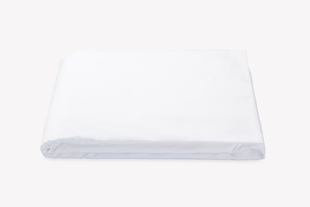 Image of Matouk Luca fitted sheet in color white.