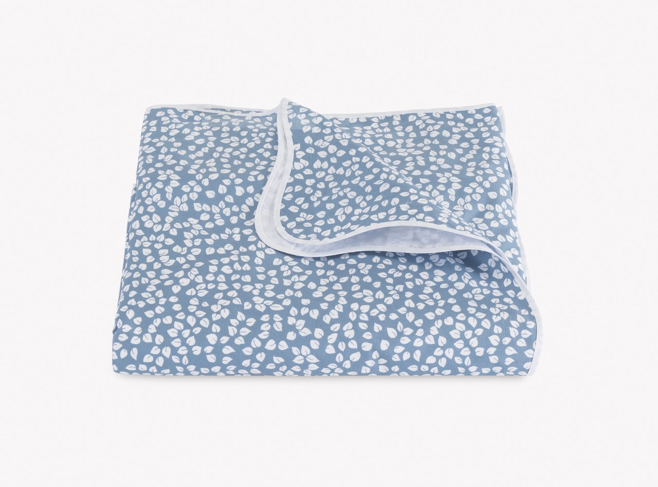 Image of Matouk Margot duvet in color hazy blue reverse.