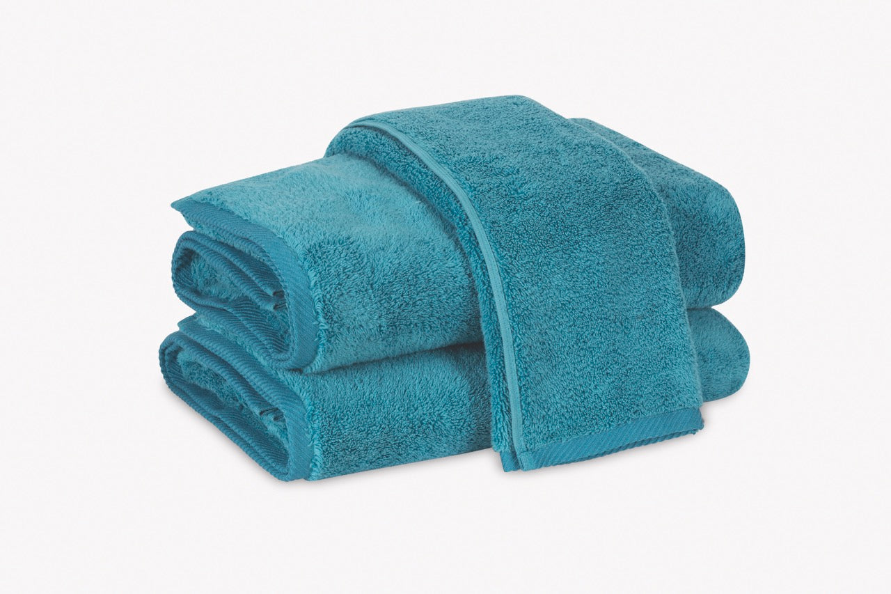 Image of Matouk Milagro towels in color Peacock.