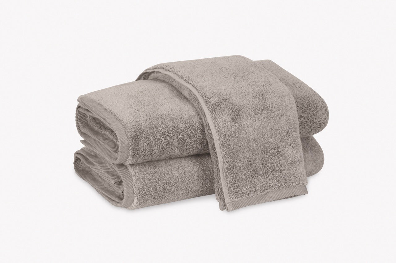 Image of Matouk Milagro towels in color platinum new.