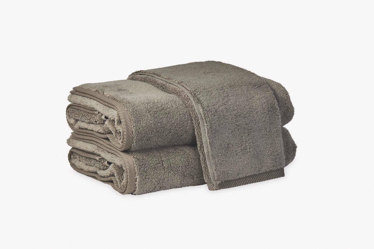 Image of Matouk Milagro towels in color steel.