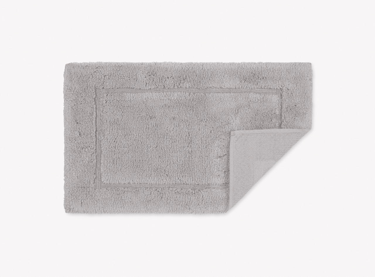 Image of Matouk Milagro small bath rug in color sterling.