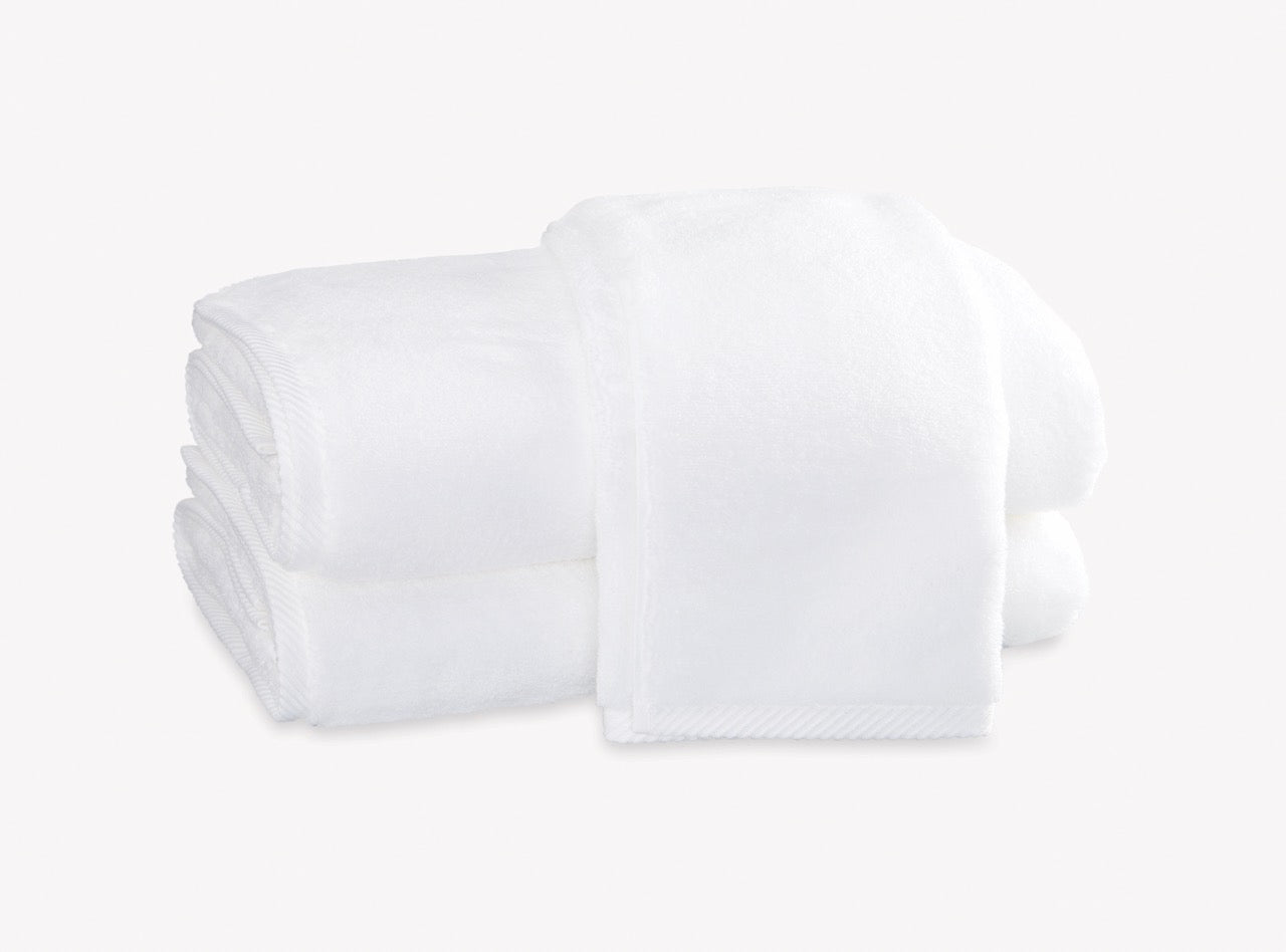 Image of Matouk Milagro towels in color white.