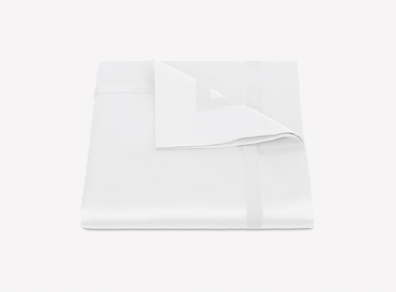 Image of Matouk Nocturne duvet in color white.