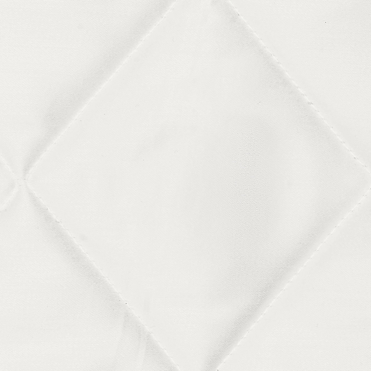 Image of Matouk Nocturne quilt in color bed bone.