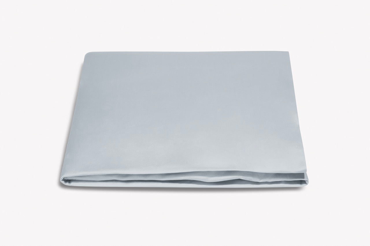 Image of Matouk Talita fitted sheet in color pool.