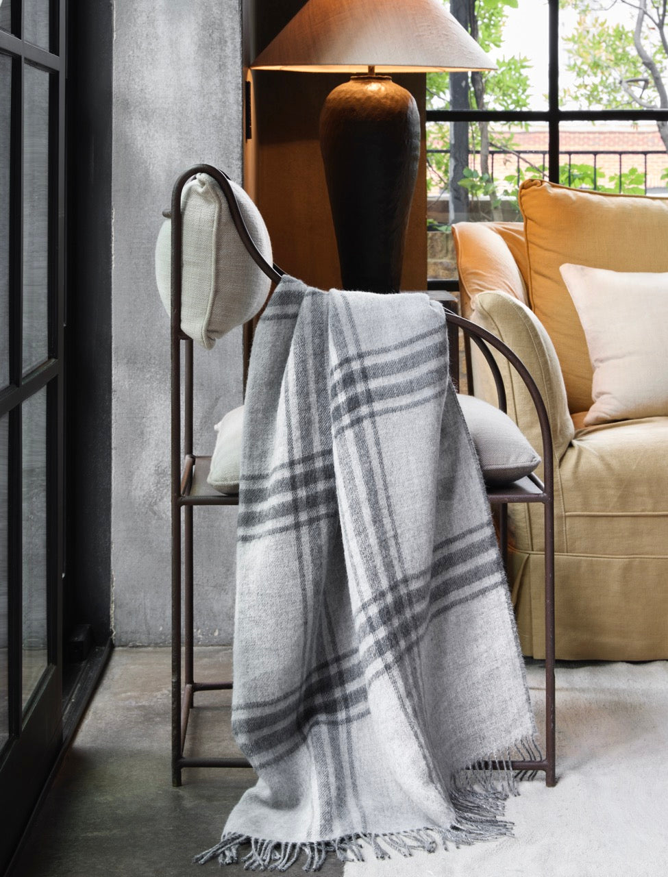 Image of Matouk Diego throw blanket.