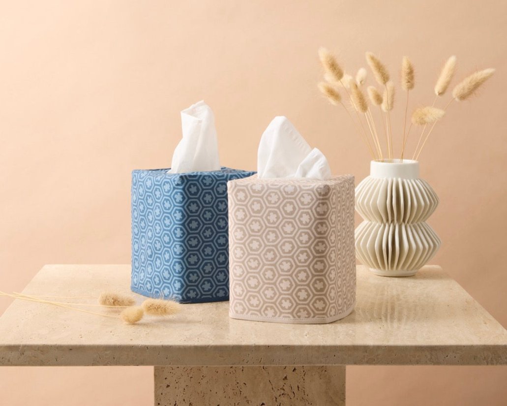 Image of Matouk tissue box cover in color Levi.