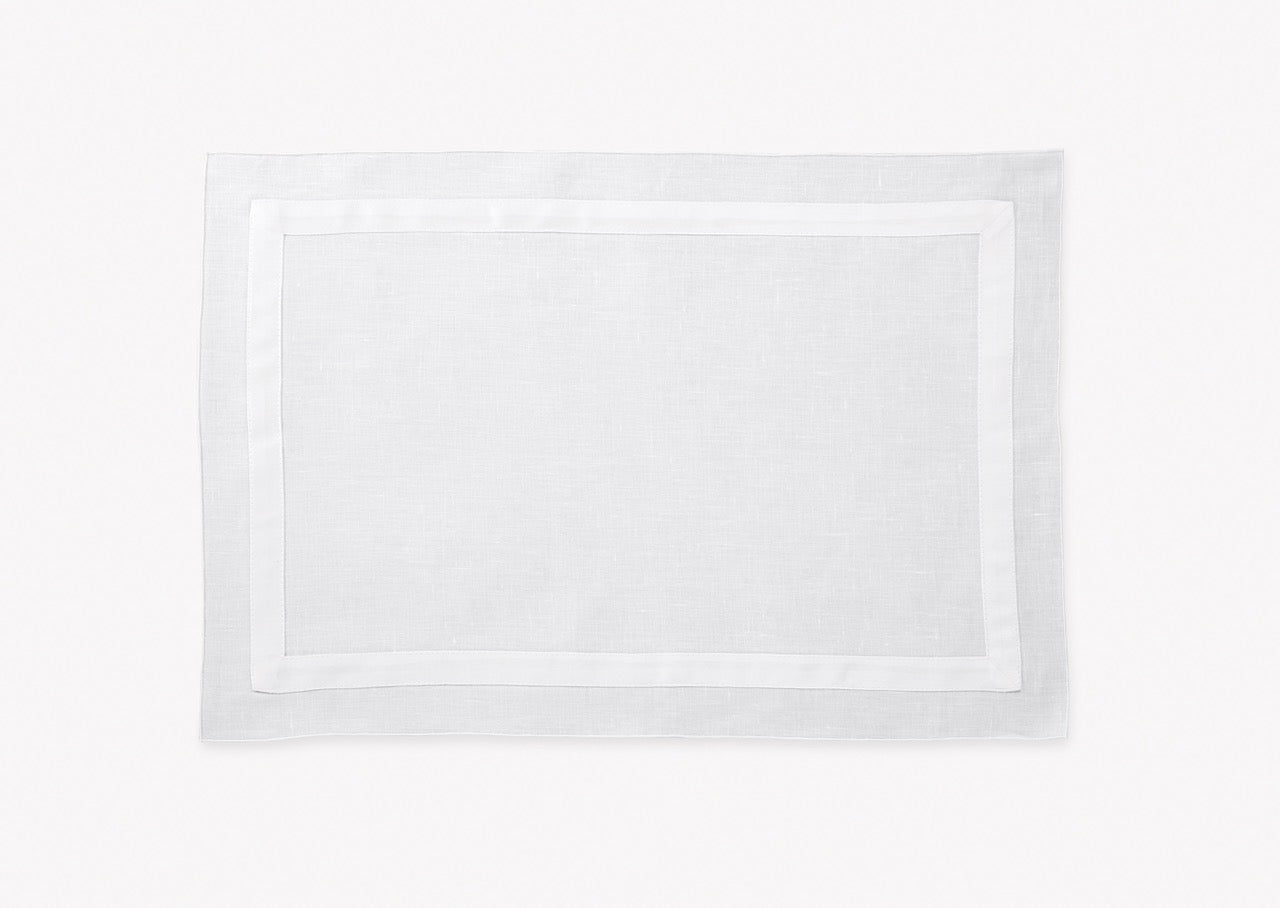 Image of Matouk lowell placemat in color white.