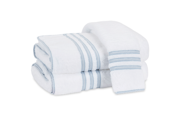 Photo of the Newport | Wash Cloth ensemble.