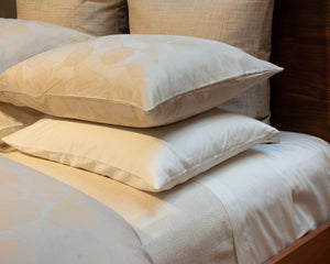 Photo of the Ontano Jacquard | King Sham ensemble.