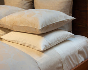 Photo of the Ontano Jacquard | King Sham ensemble.