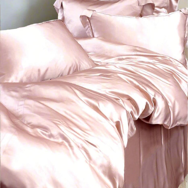 Photo of the Classic Silk Duvet Cover ensemble.