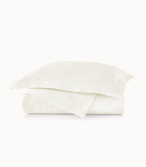 Photo of the Oxford Matelasse | Coverlet ensemble.